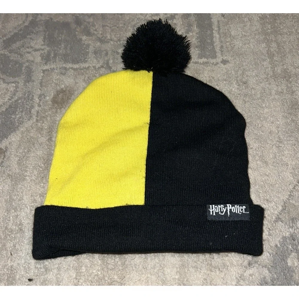 HUFFLEPUFF Beanie Black Yellow With Pom Pom One Size‎ Fits Most